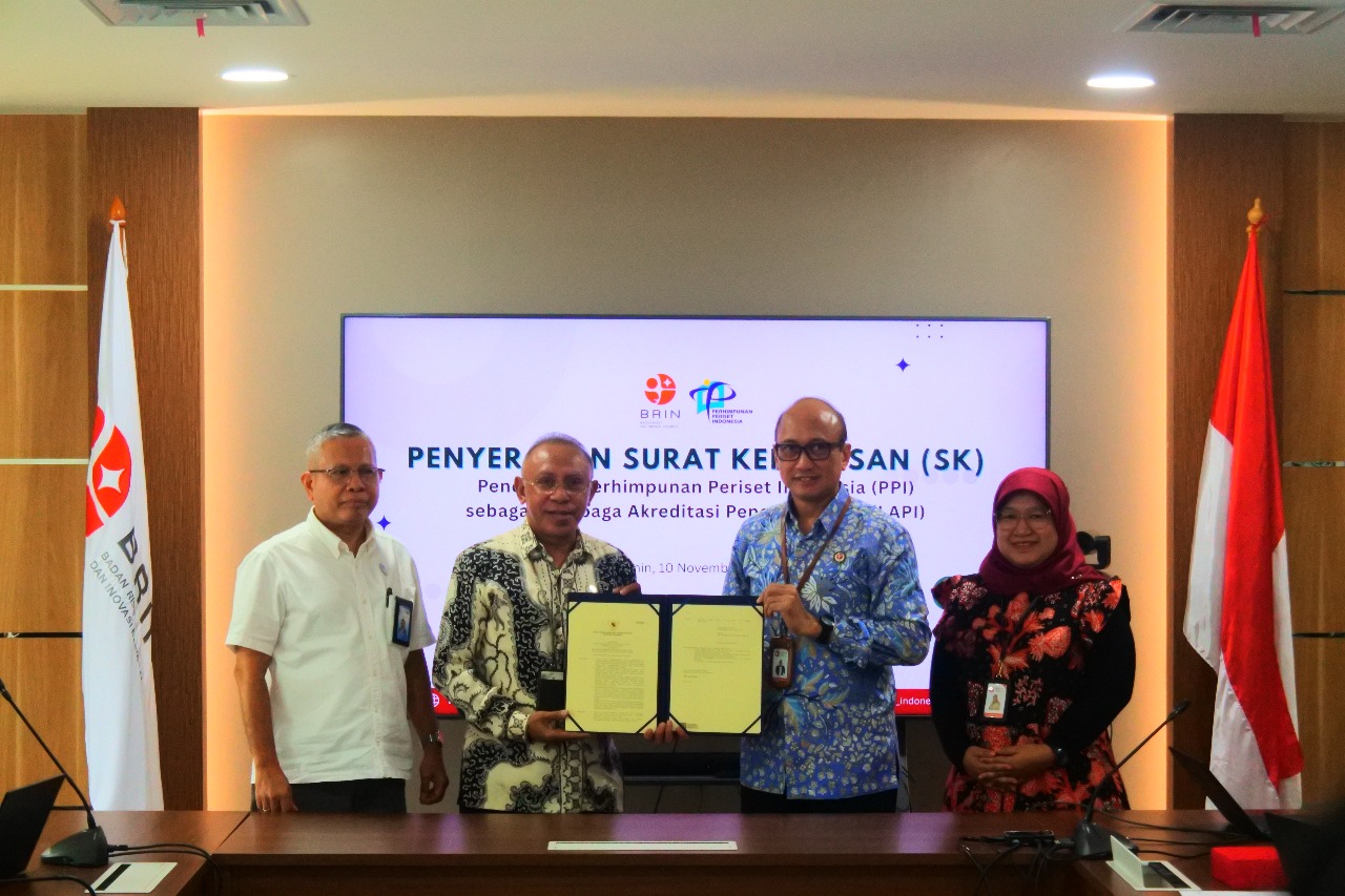 Penyerahan SK Lembaga Akreditasi LAPI-PPI oleh BRIN